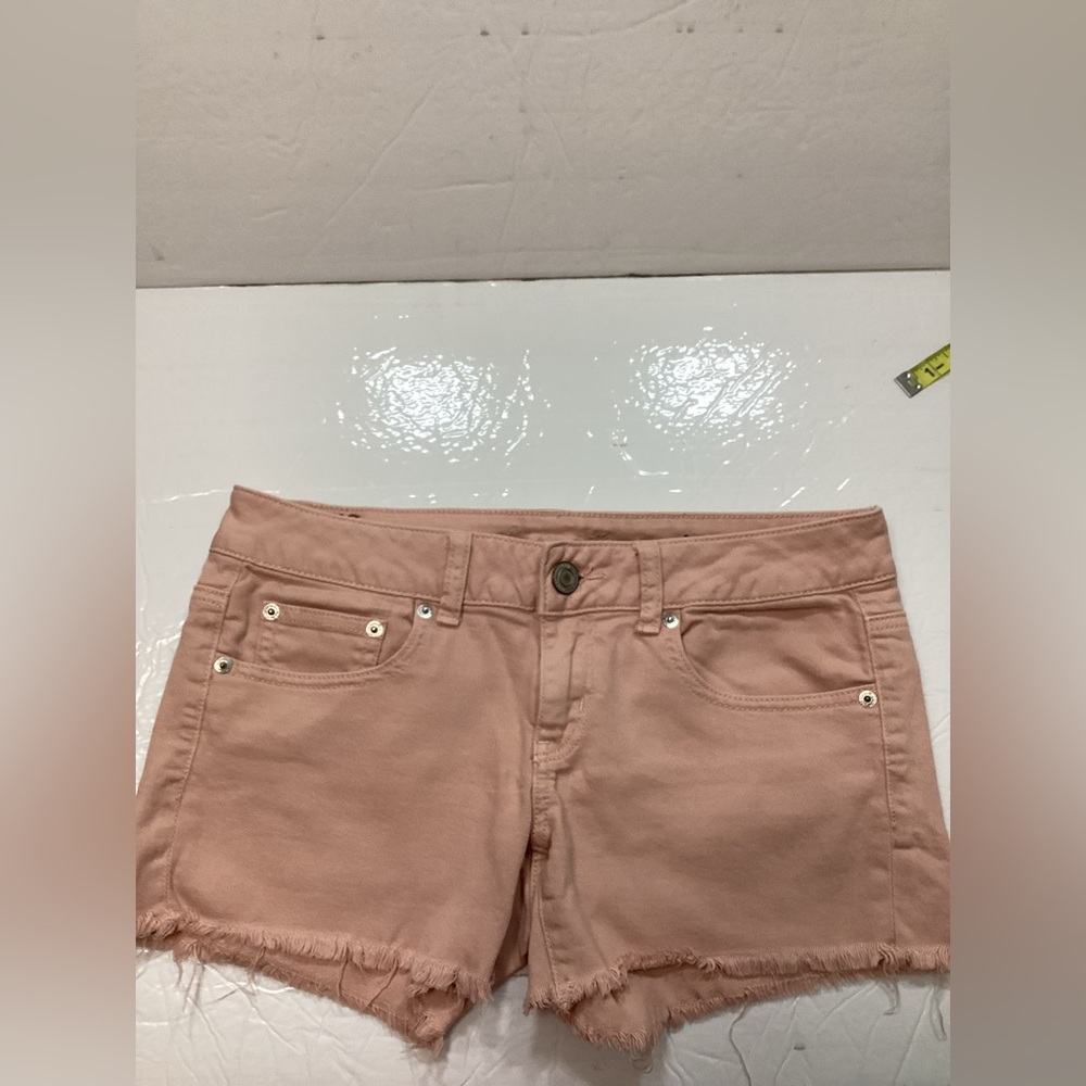 American Eagle Outfitters women’s light pink stretch raw hem Jean Shorts size 6